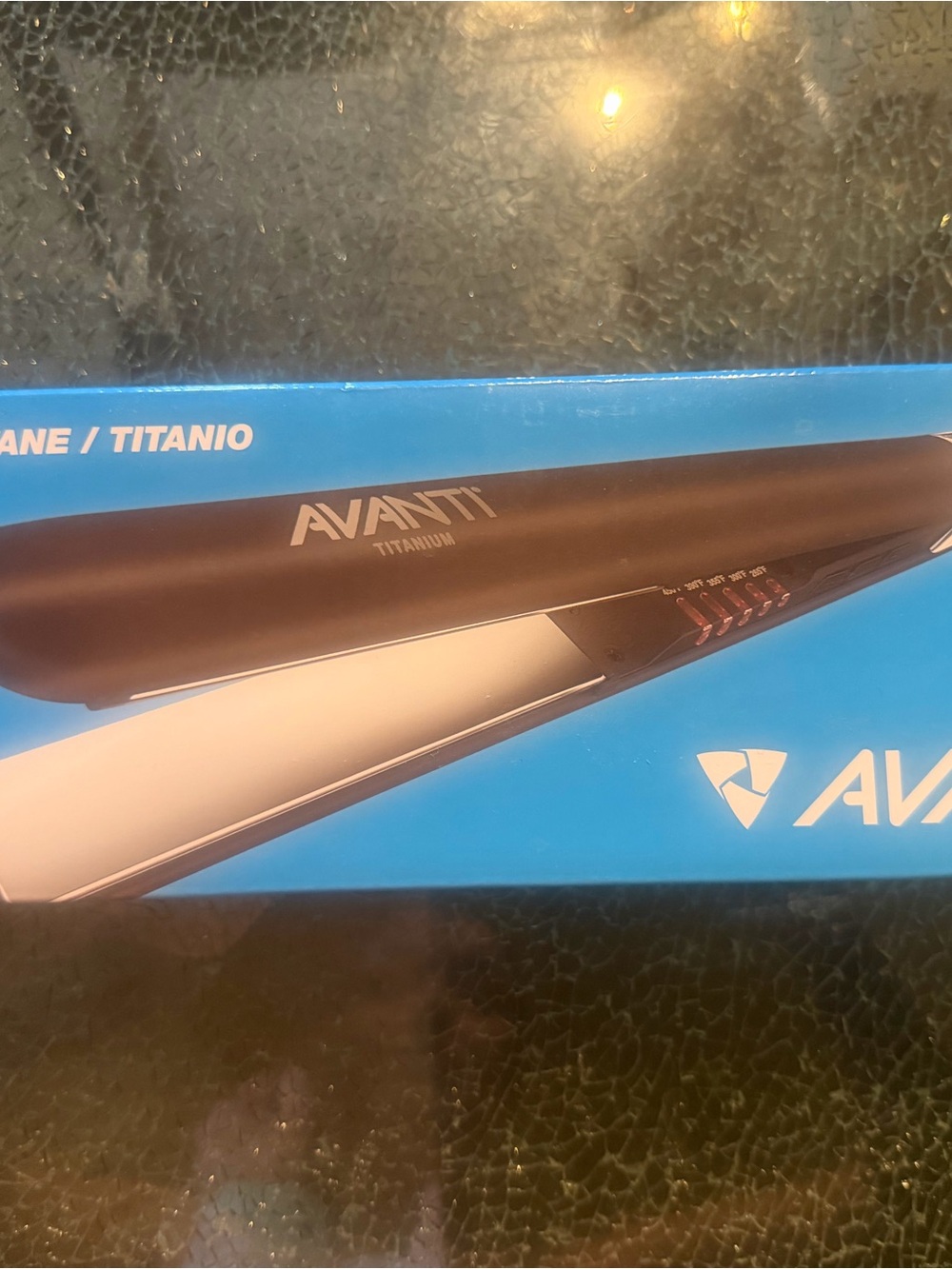 Avanti Titanium Hair Straightener in Black and Blue